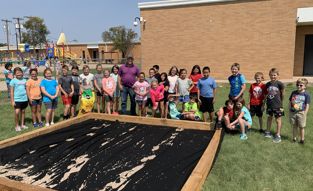 Eula 4th Grade Class Plants Garden and Collects Cans for Local Food Bank